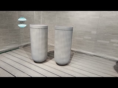 โครงการตกแต่งสุดหรูด้วยกระถางไฟเบอร์ดินเผาทรงกลมสีเทาโทนเย็นขนาดใหญ่